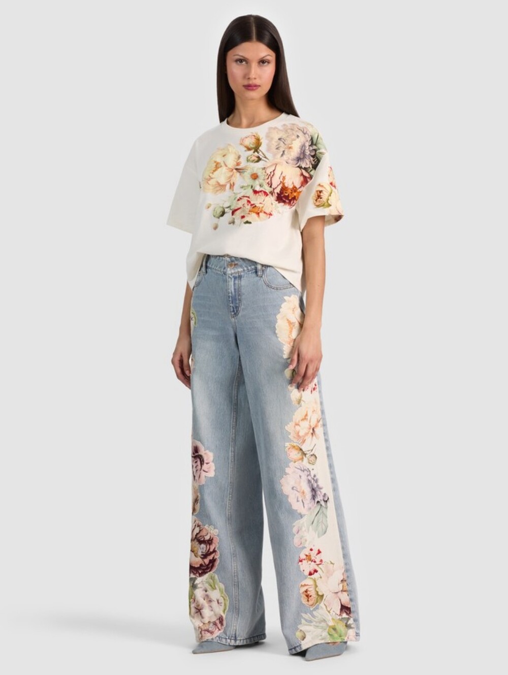 ALICE & OLIVIA EVAN APPLIQUE OVERSIZED TEE - Picture 5 of 14
